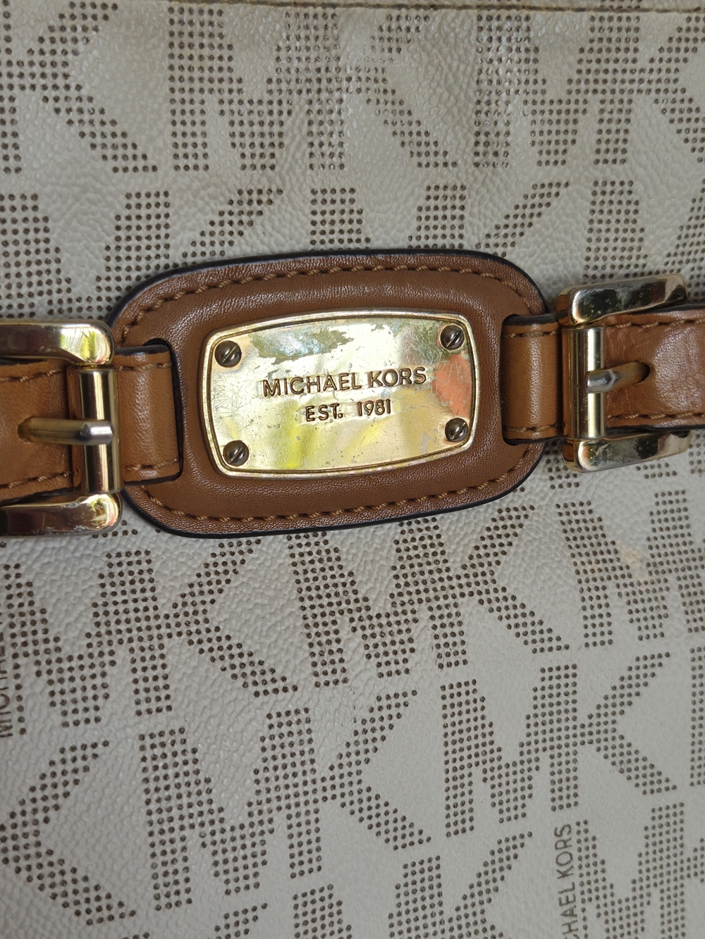 Michael Kors Hamilton Vanilla/ Cream Brown Signature Crossbody Bag. - Picture 3 of 13
